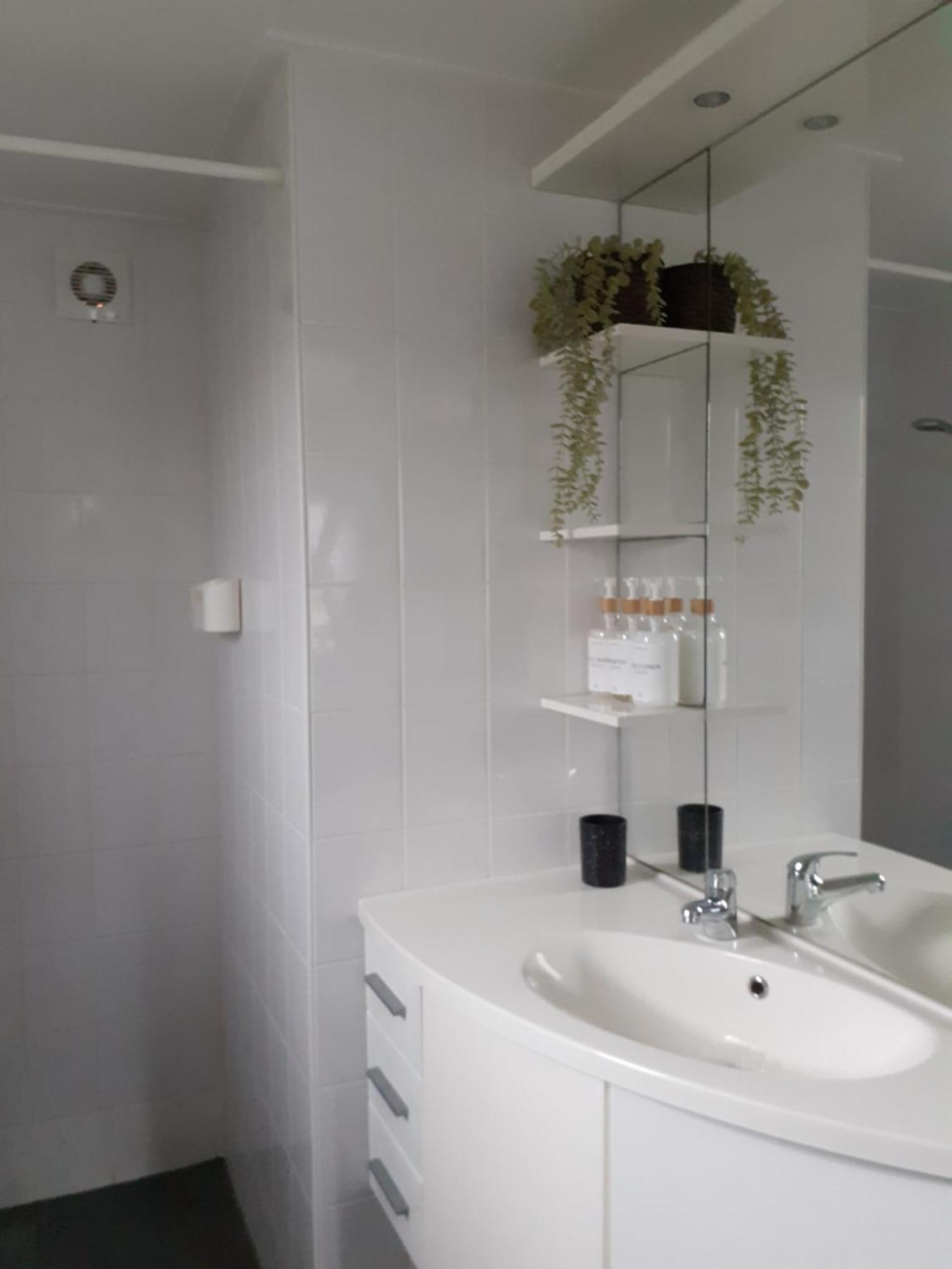 4-Persoons Vakantiehuisje Simmerwille Tzummarum Bagian luar foto