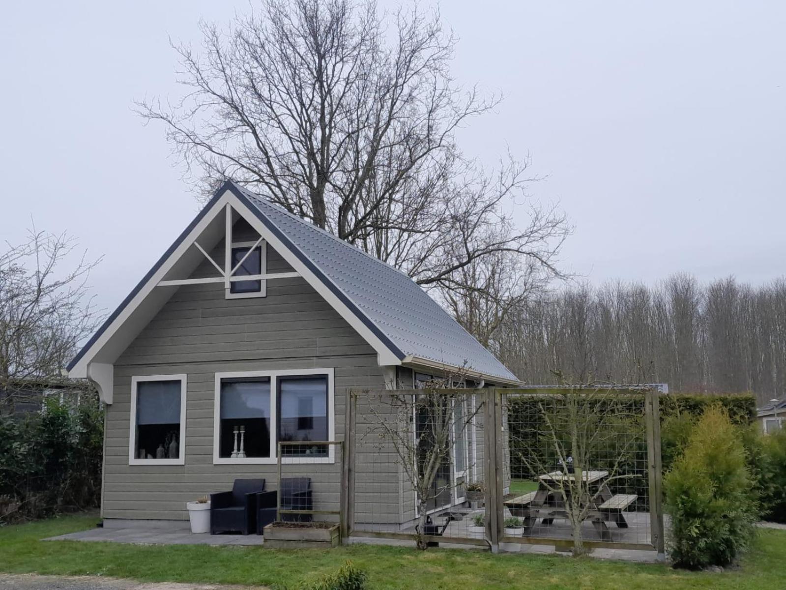 4-Persoons Vakantiehuisje Simmerwille Tzummarum Bagian luar foto