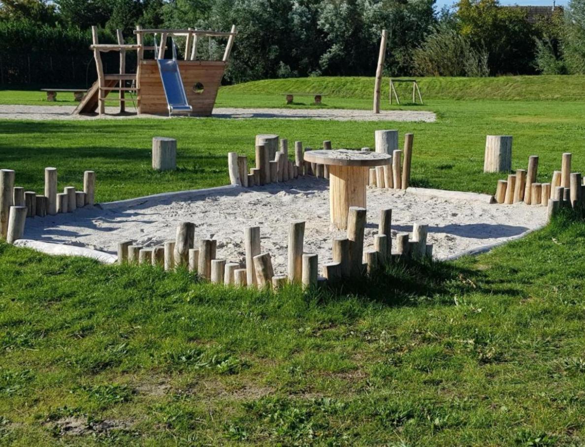 4-Persoons Vakantiehuisje Simmerwille Tzummarum Bagian luar foto