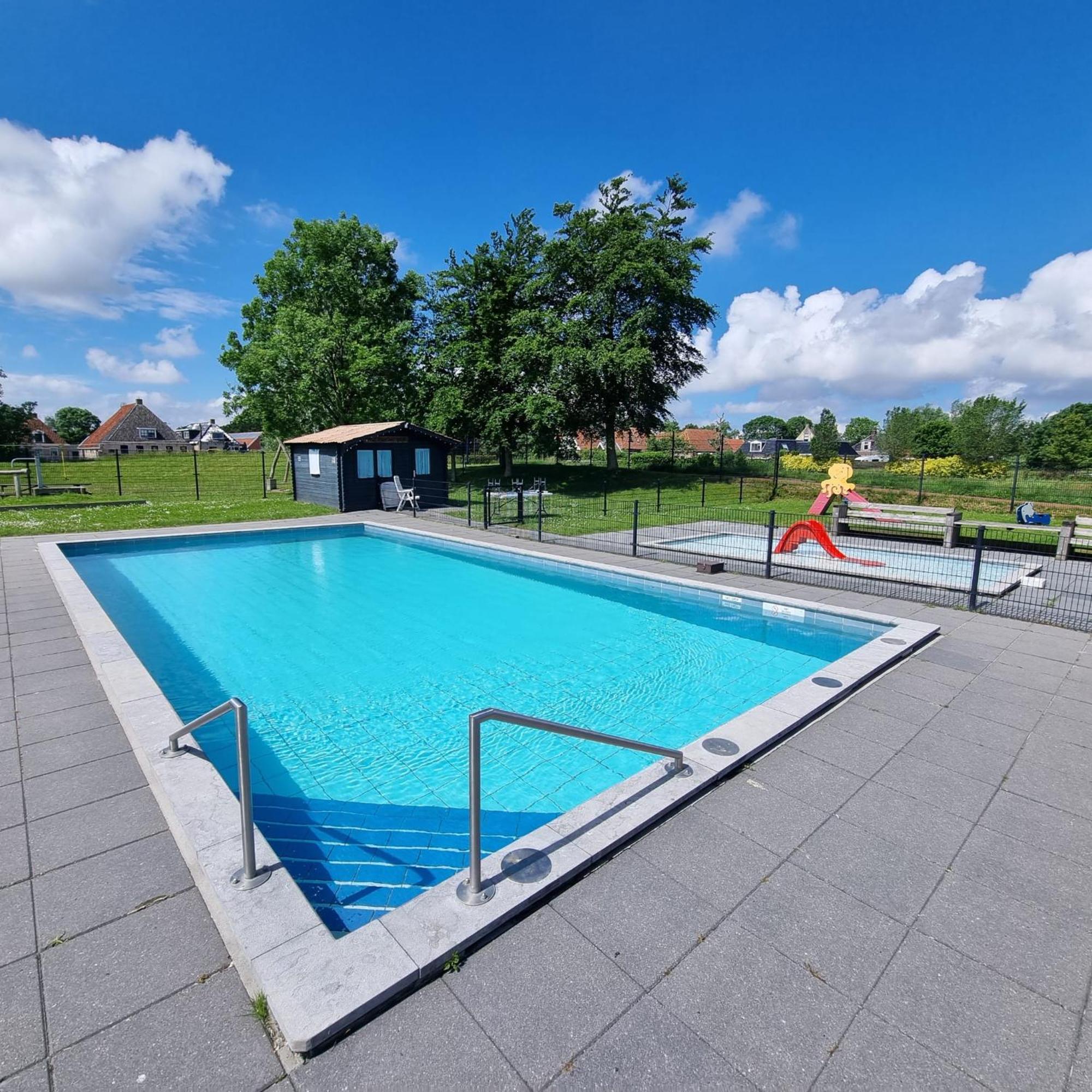 4-Persoons Vakantiehuisje Simmerwille Tzummarum Bagian luar foto